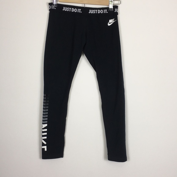 Nike Pants - Nike Black Cropped Leggings